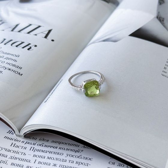Серебряное кольцо с хризолітом 3.573ct