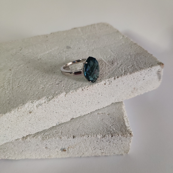 Серебряное кольцо с топазом Лондон Блю 4.918ct