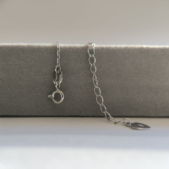 Серебряное колье с фианитами