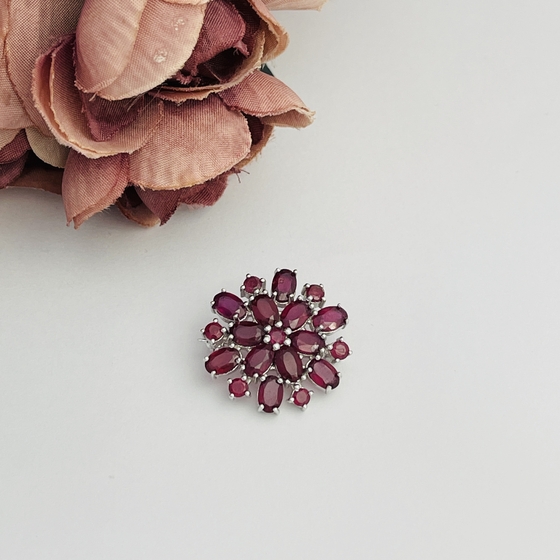 Серебряная брошка с рубином 9.288ct