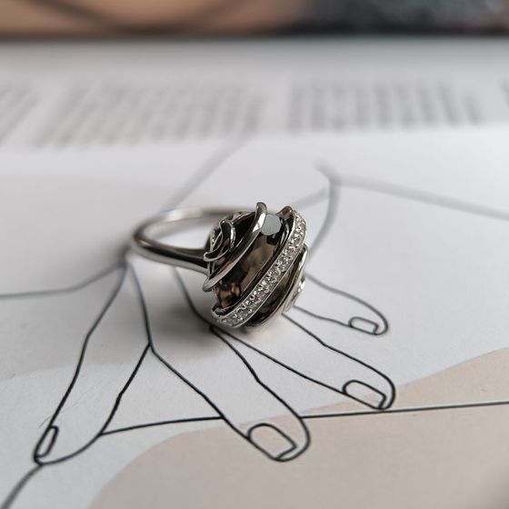 Серебряное кольцо с раухтопазом (дымчатым кварцем) 4.472ct, фианитами