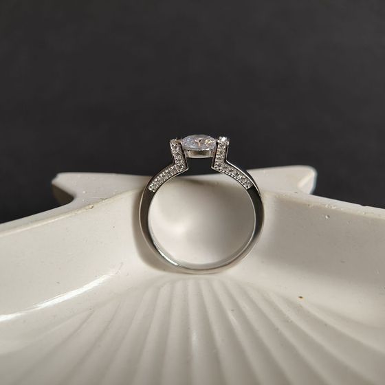 Серебряное кольцо с фианитами