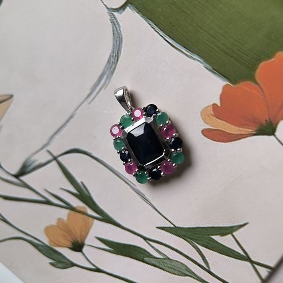 Серебряная подвеска с сапфиром 0.882ct, изумрудом, рубином
