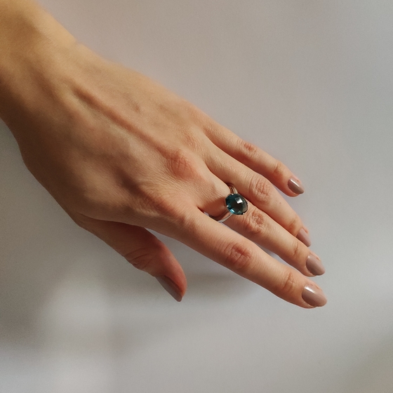 Серебряное кольцо с топазом Лондон Блю 4.918ct