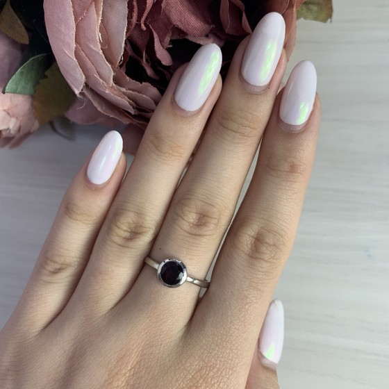Серебряное кольцо с гранатом 1.017ct