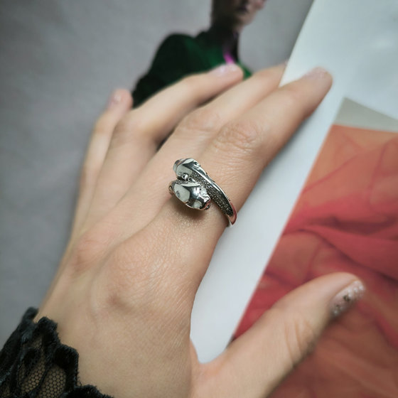 Серебряное кольцо с фианитами