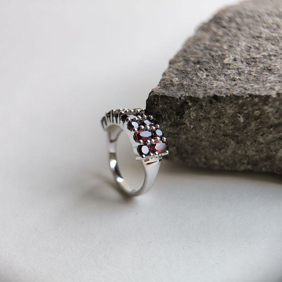 Серебряное кольцо с гранатом 3.258ct