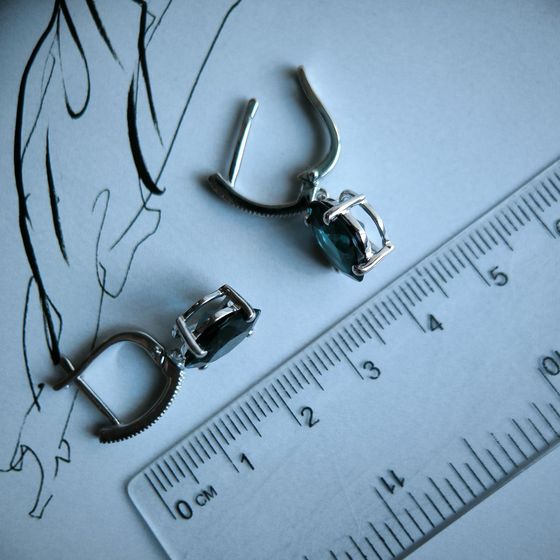 Серебряные серьги с топазом Лондон Блю 7.183ct, фианитами