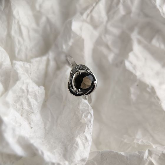 Серебряное кольцо с раухтопазом (дымчатым кварцем) 1.171ct, фианитами