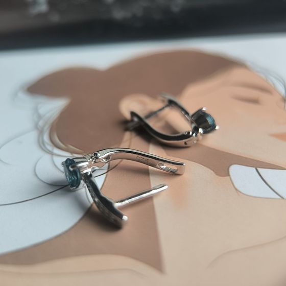 Серебряные серьги с топазом Лондон Блю 0.886ct