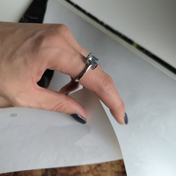 Серебряное кольцо с топазом 2.983ct