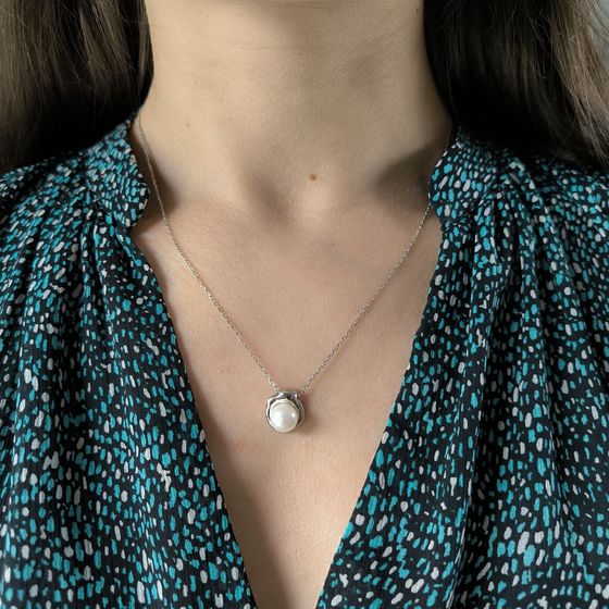 Серебряное колье с жемчугом
