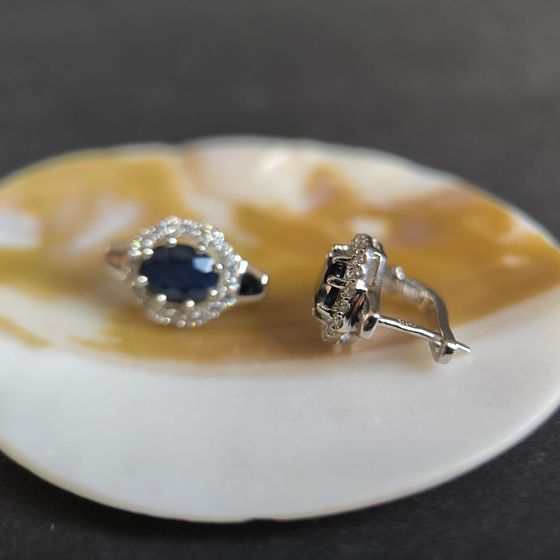 Серебряные серьги с сапфиром 4.21ct, фианитами