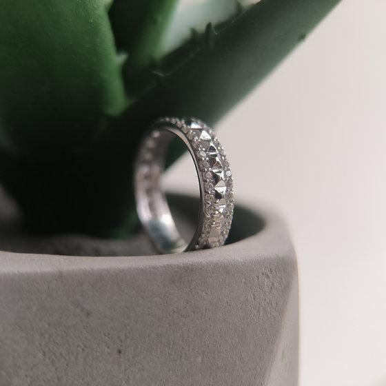 Серебряное кольцо с фианитами