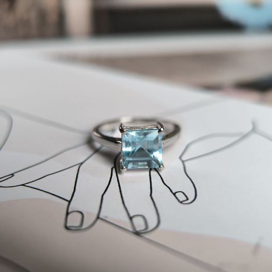 Серебряное кольцо с топазом 2.983ct