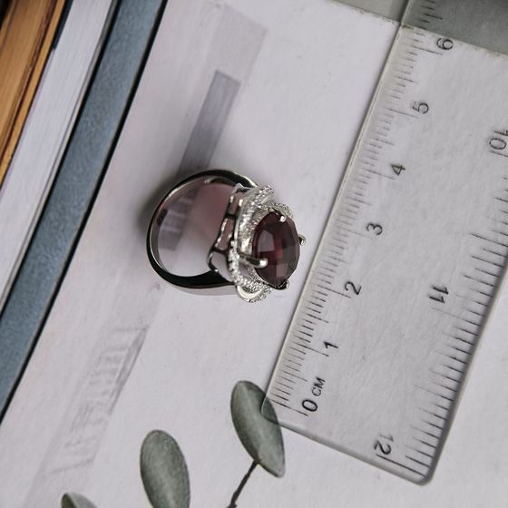 Серебряное кольцо с гранатом nano 4.925ct, фианитами