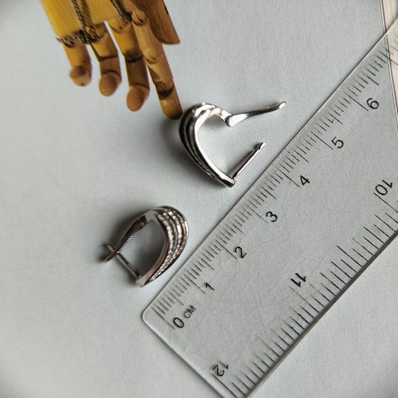 Серебряные серьги с фианитами