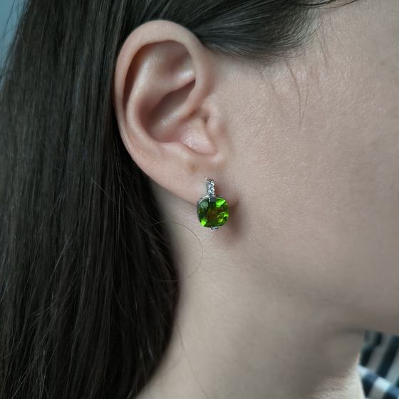 Серебряные серьги с хризолітом