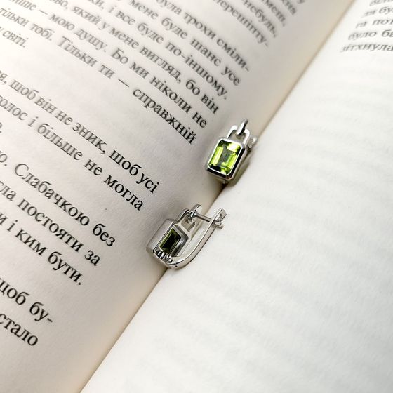 Серебряные серьги с хризолітом 3.267ct