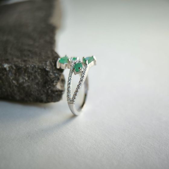 Серебряное кольцо с изумрудом 1.792ct