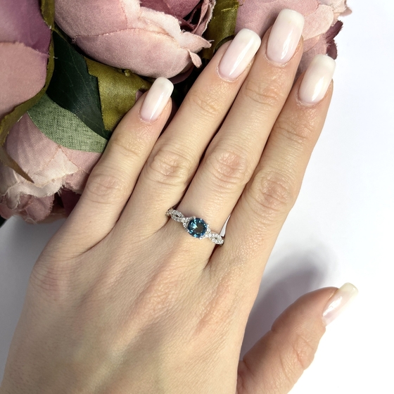 Серебряное кольцо с мистик топазом 0.936ct