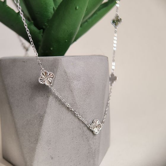 Серебряное колье без камней