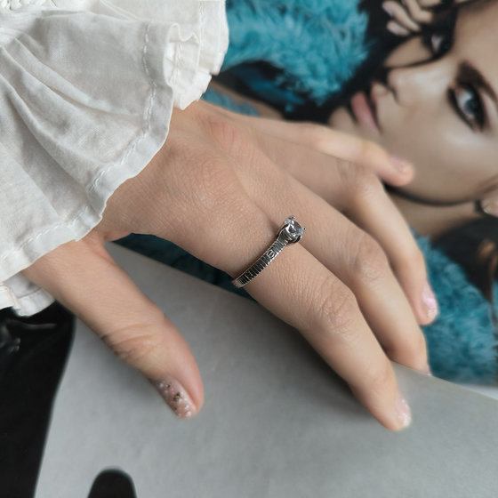 Серебряное кольцо с фианитами