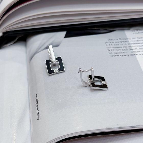 Серебряные серьги с емаллю