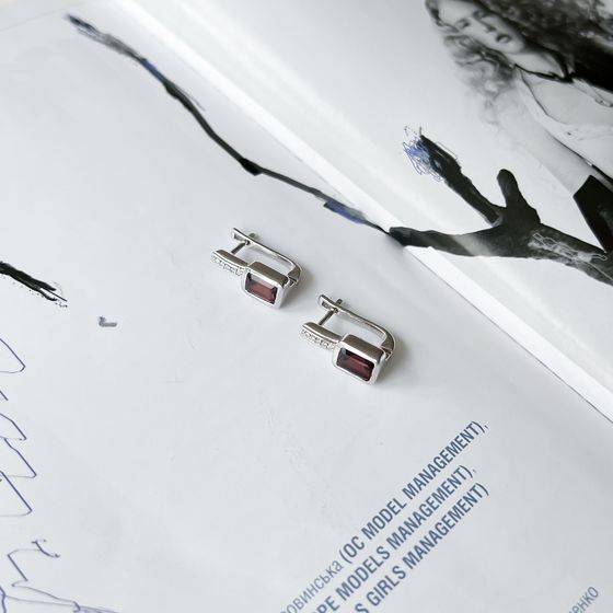 Серебряные серьги с гранатом 2.627ct