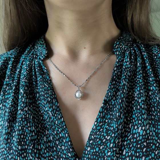 Серебряная подвеска с жемчугом