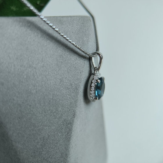 Серебряная подвеска с топазом Лондон Блю 1.031ct, фианитами