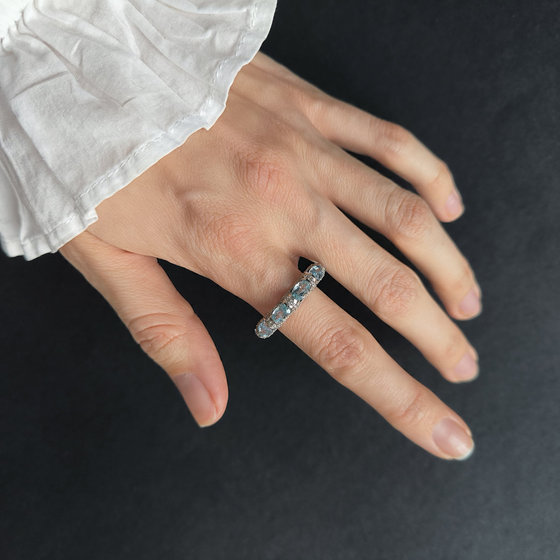 Серебряное кольцо с топазом 6.787ct, фианитами