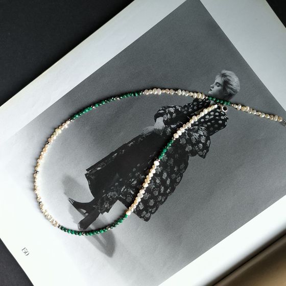 Серебряное колье с жемчугом барочным, зеленим жадеїдом