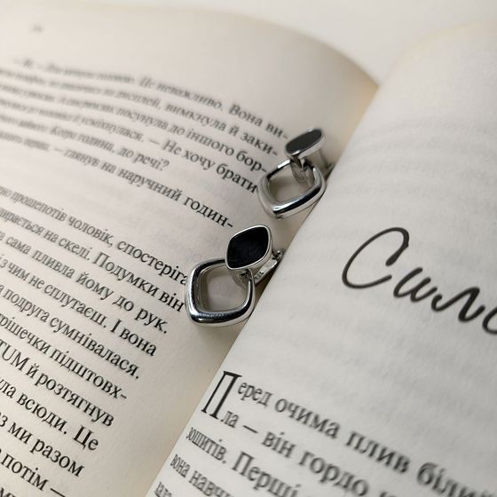 Серебряные серьги с ониксом