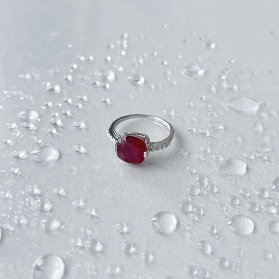 Серебряное кольцо с рубином 4.457ct