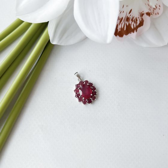 Серебряная подвеска с рубином 5.538ct