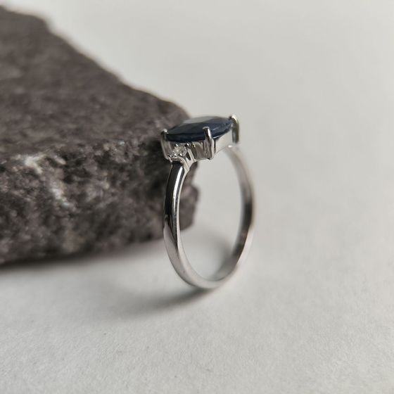 Серебряное кольцо с сапфиром 2.549ct