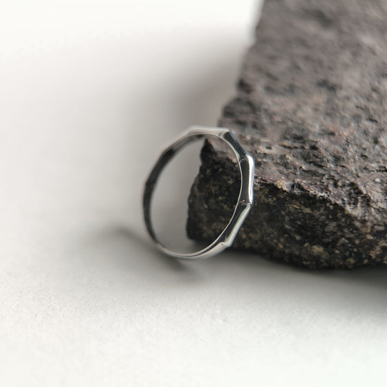 Серебряное кольцо без камней