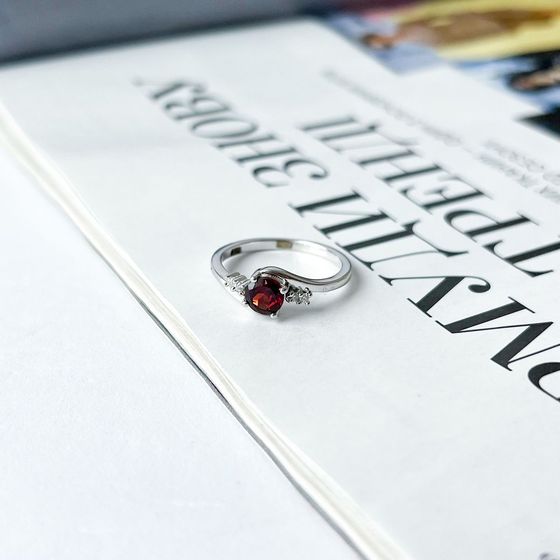 Серебряное кольцо с гранатом 0.611ct