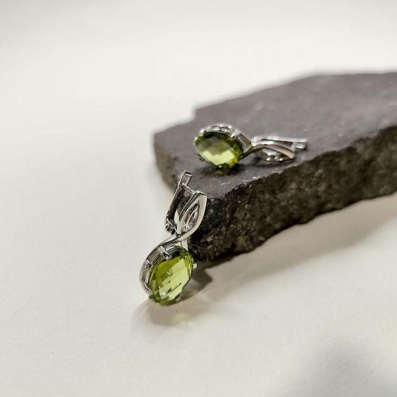 Серебряные серьги с хризолітом 12.975ct, фианитами