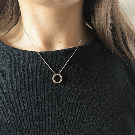 Серебряное колье с фианитами