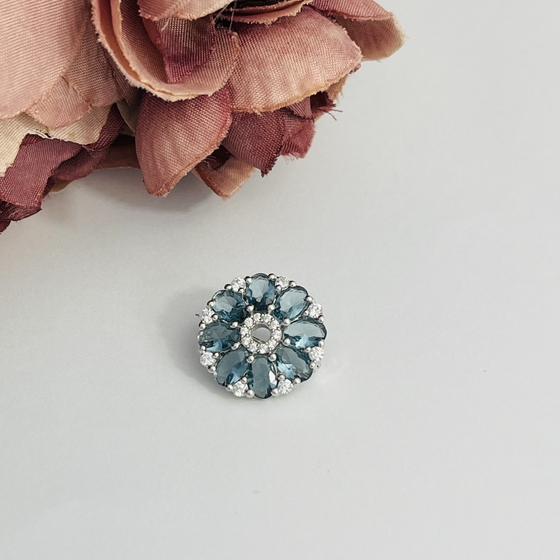 Серебряная брошка с топазом Лондон Блю 3.076ct