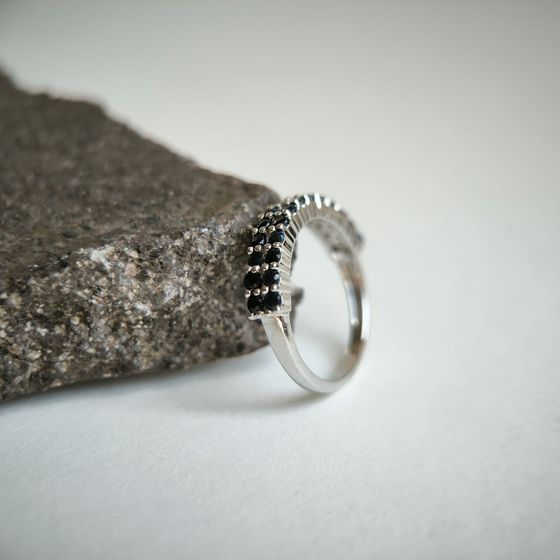 Серебряное кольцо с сапфиром