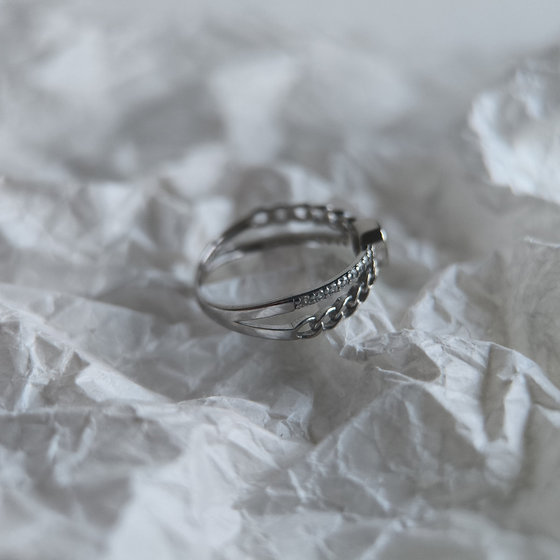 Серебряное кольцо с фианитами