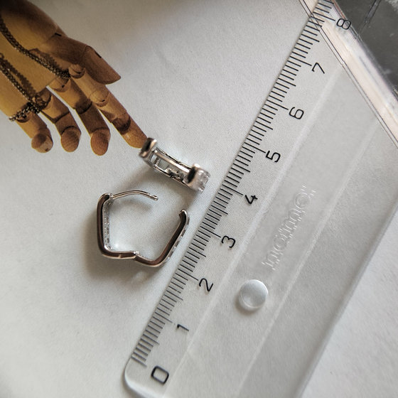 Серебряные серьги с фианитами