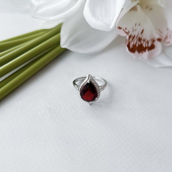 Серебряное кольцо с гранатом 3.131ct