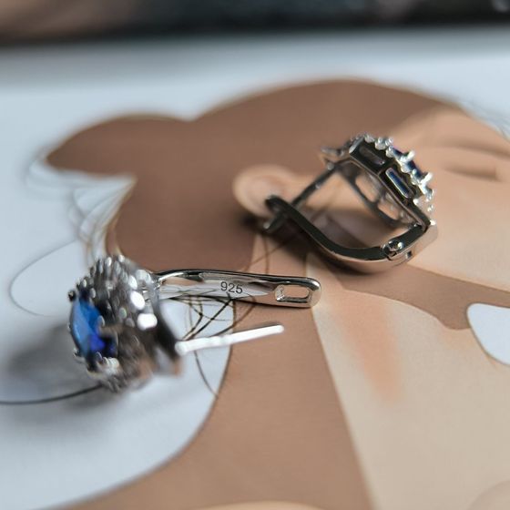 Серебряные серьги с сапфиром nano