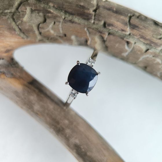 Серебряное кольцо с сапфиром 2.549ct
