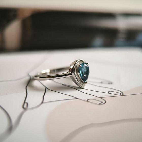 Серебряное кольцо с топазом Лондон Блю 0.555ct