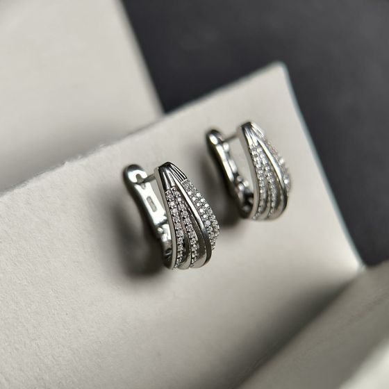 Серебряные серьги с фианитами